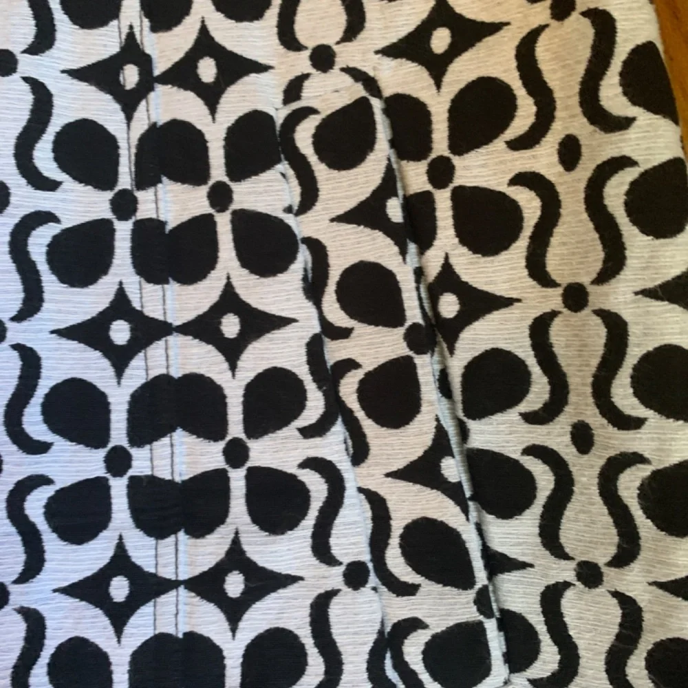 Adrienne vittadini 100 percent‎ cotton logo button skirt. Never worn. Retail 120